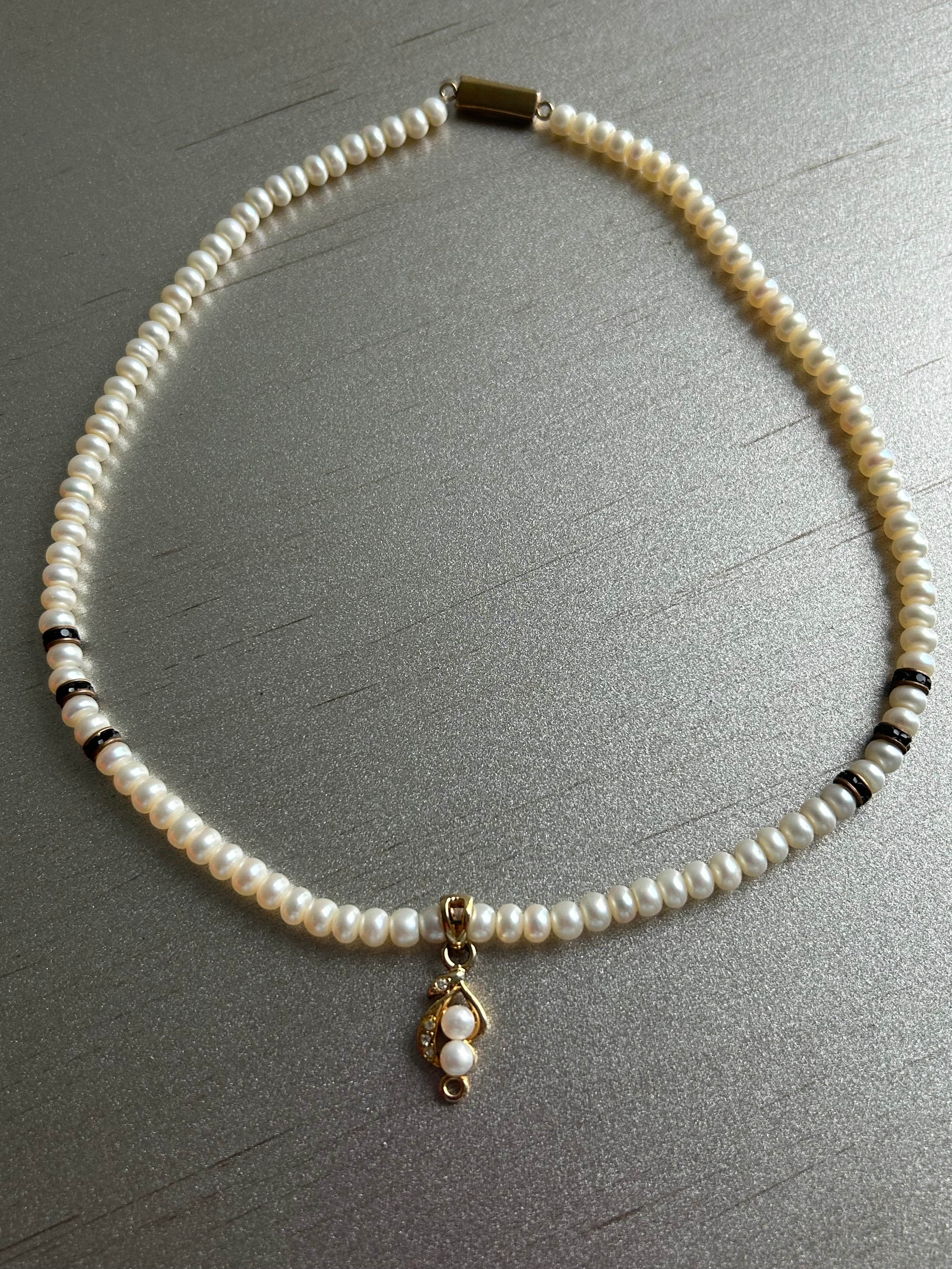 Vintage Pearl & Black Garnet Accent Necklace – Gold-Plated Paisley Flower Drop Pendant