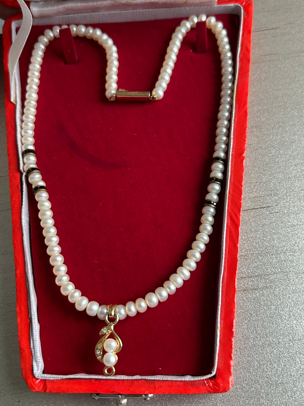 Vintage Pearl & Black Garnet Accent Necklace – Gold-Plated Paisley Flower Drop Pendant