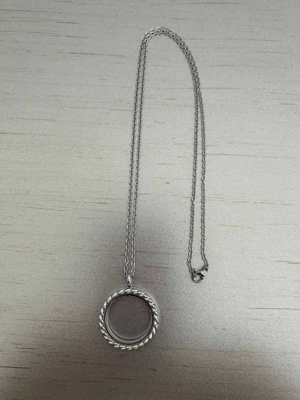 ⁠[New In Packet] Silver Twisted Rope Floating Glass Locket Necklace | EFFY Keepsake⁠
